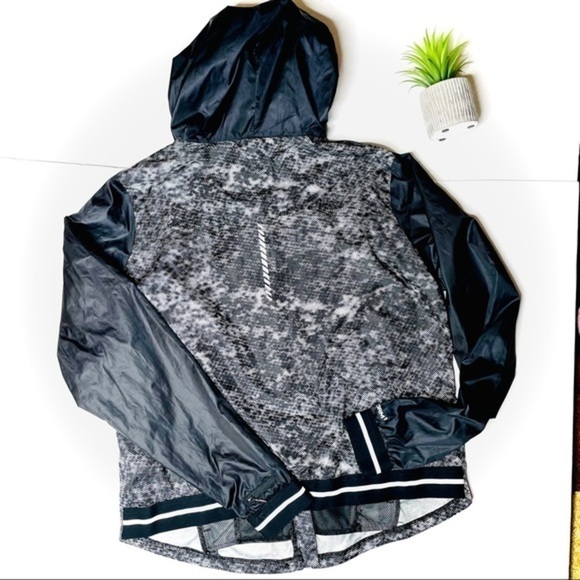 under Armour Storm Digi Camo Windbreaker Jacket - Picture 12 of 14
